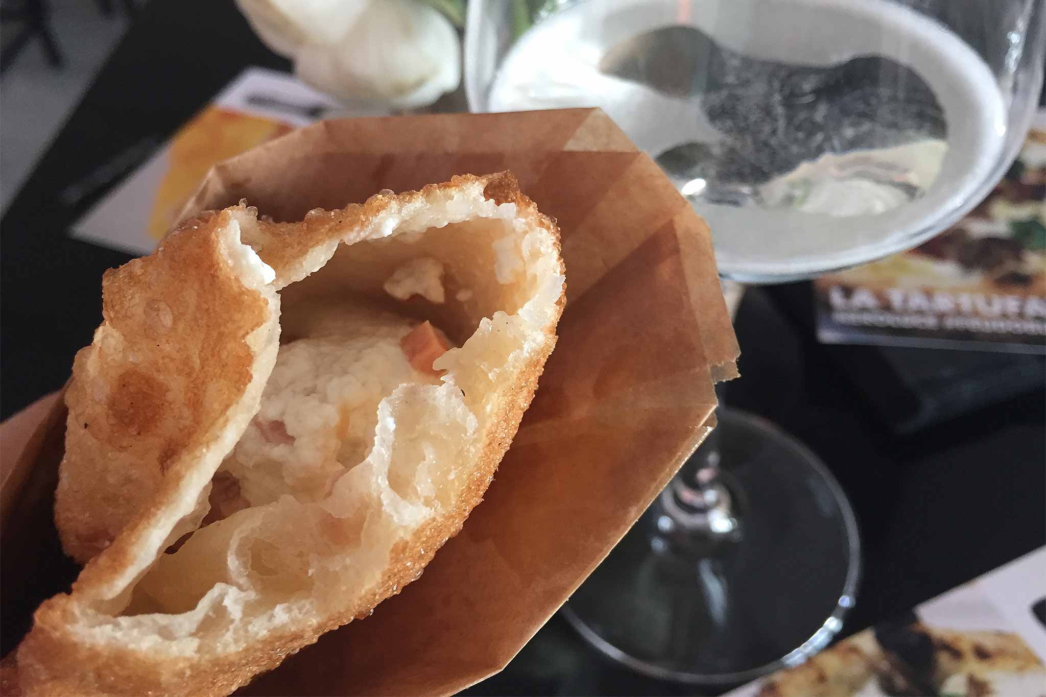 Pizza. Fritta della Masardona o al forno di Iervolino ma sempre e comunque con le bollicine