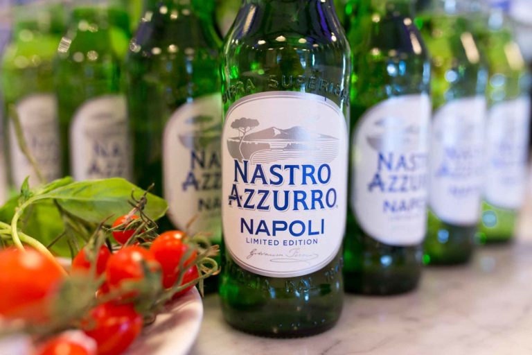 Birra. Gino Sorbillo tiene a battesimo la special Napoli Nastro Azzurro: chi traina chi?