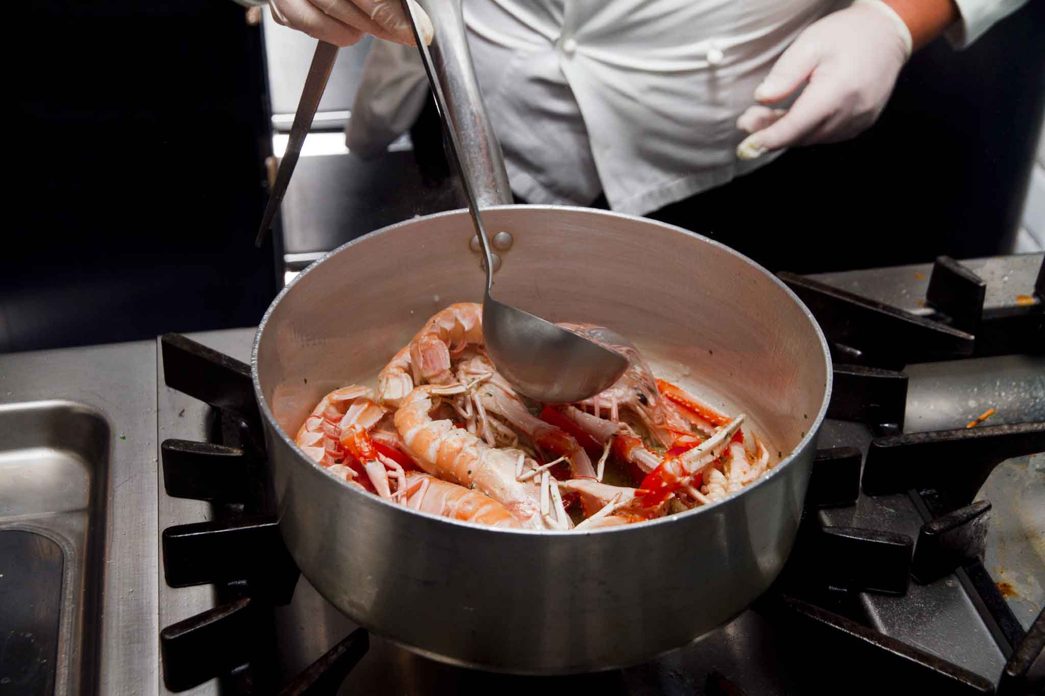 Pasta con scampi. La ricetta perfetta è con linguine e ...