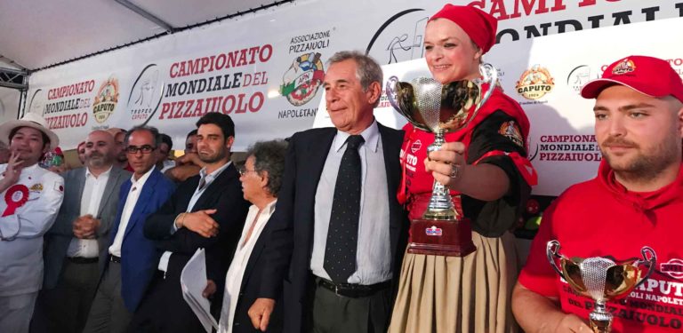 Pizza. Tutte le foto dei vincitori del Campionato Mondiale del Pizzaiuolo Trofeo Caputo 2017