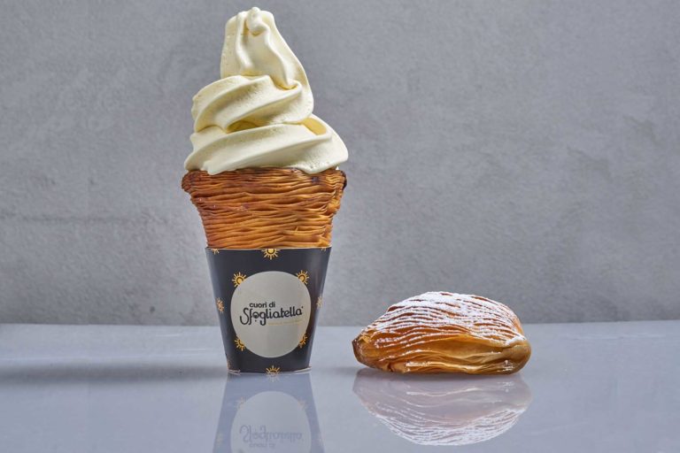 Napoli. La sfogliatella riccia diventa cono gelato con un nome da brividi: Konosfoglia