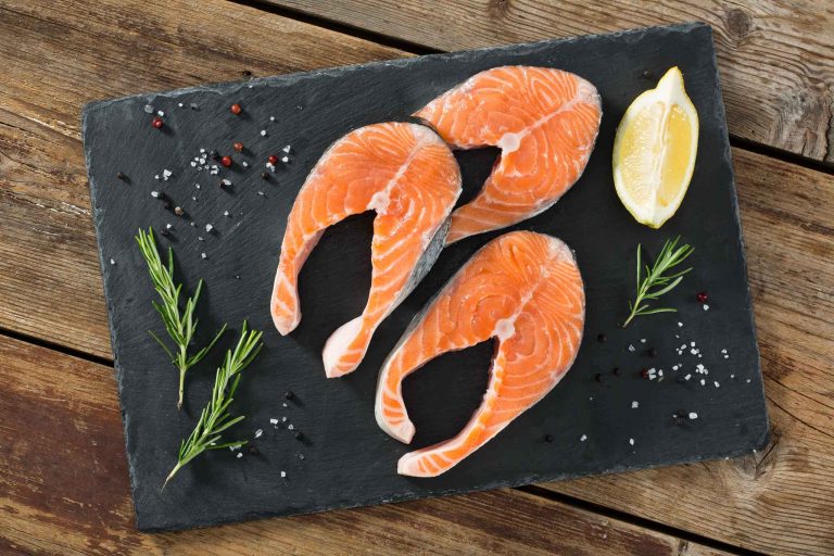 Salmone, come sceglierlo e quali ricette portare a tavola in estate