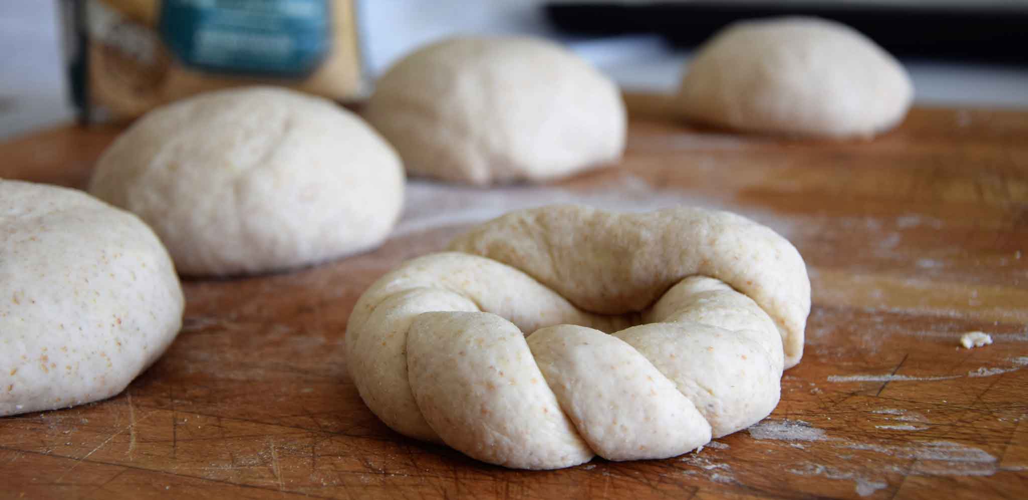 Frise pugliesi. La ricetta perfetta con il segreto del serpentello