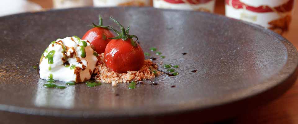 Diversamente gelato: la ricetta di Simone Rugiati con pomodorini, burrata e basilico