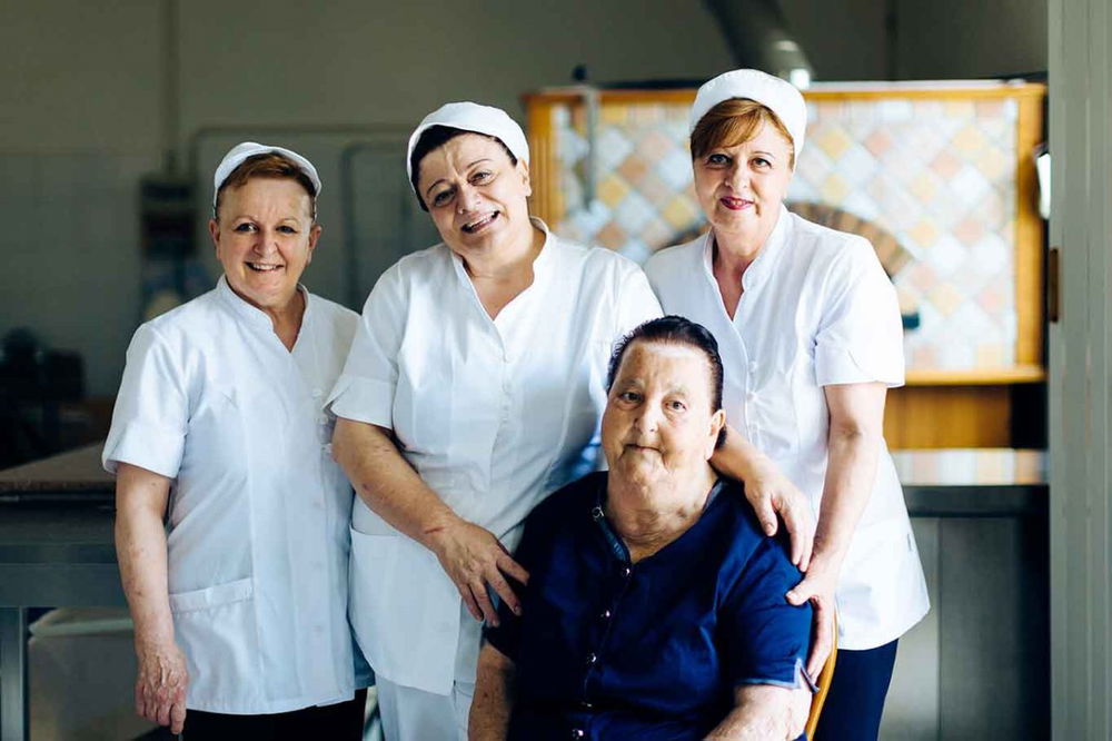 la brigata del ristorante Nonna Sceppa a Paestum