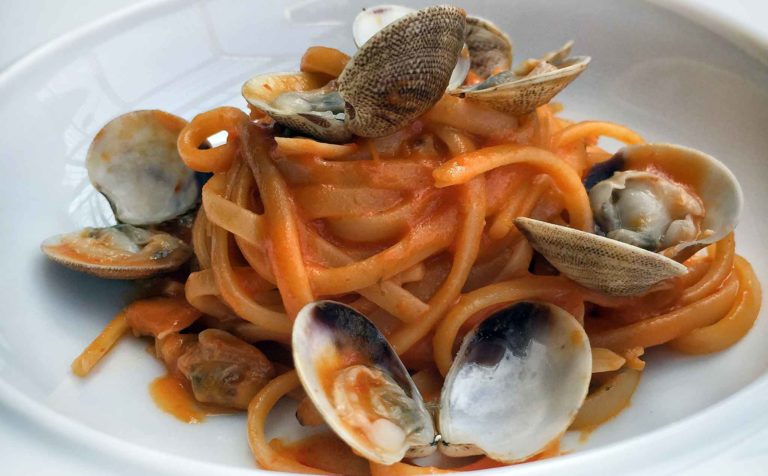 Ricetta. Crema di peperoni per una indimenticabile pasta alle vongole