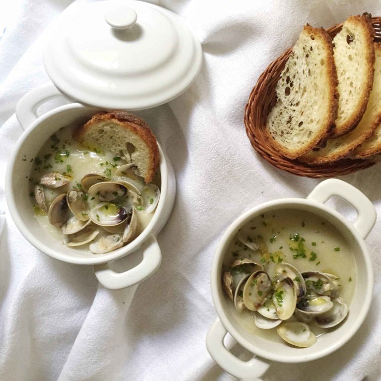 Ricette. Crema di melanzane con vongole per andare oltre spaghetti e parmigiana