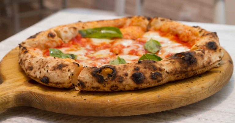 Pizza. Menu e prezzi della nuova pizzeria che Francesco Martucci ha aperto a Caserta