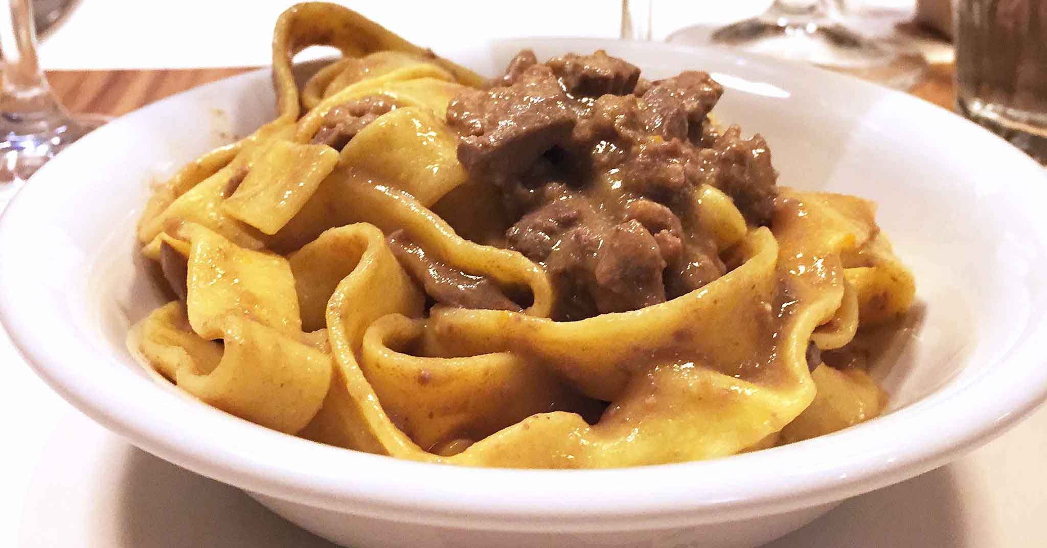 Roma. Com&#8217;è la nuova Enoteca Bulzoni che conquista con le pappardelle alle frattaglie