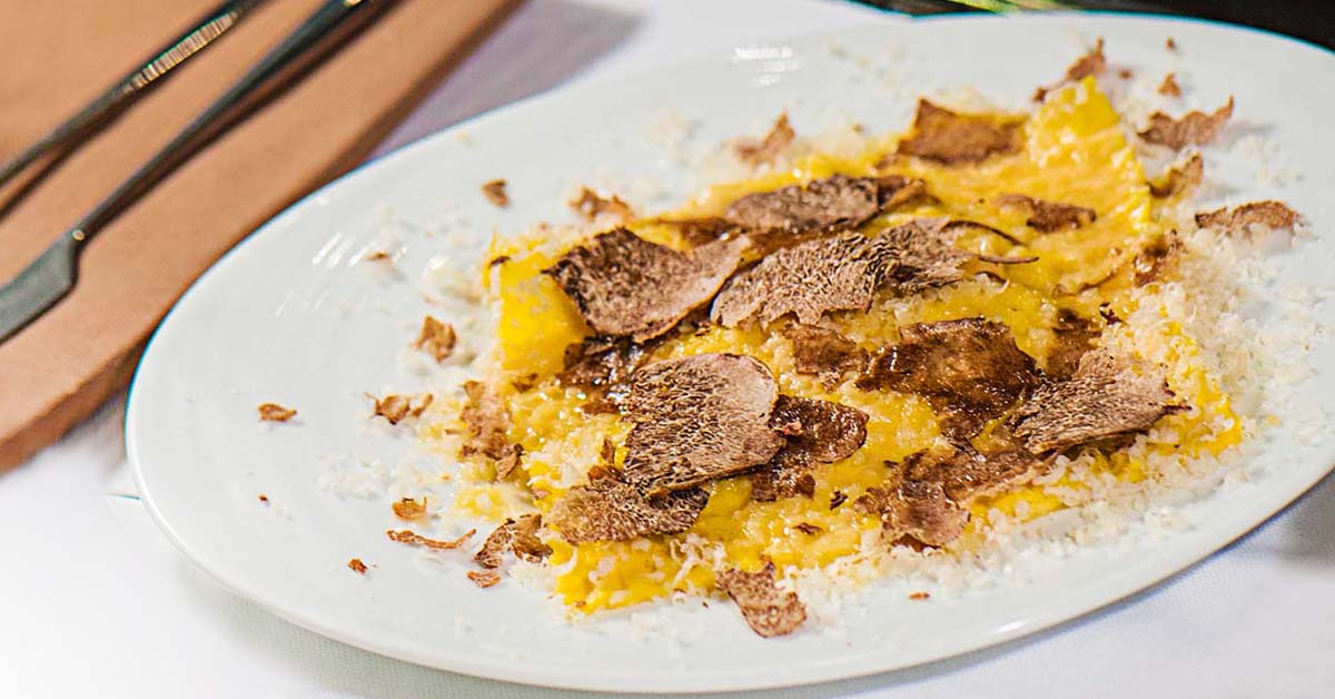 Ricetta. Ravioli con ricotta, funghi porcini e tartufo bianco