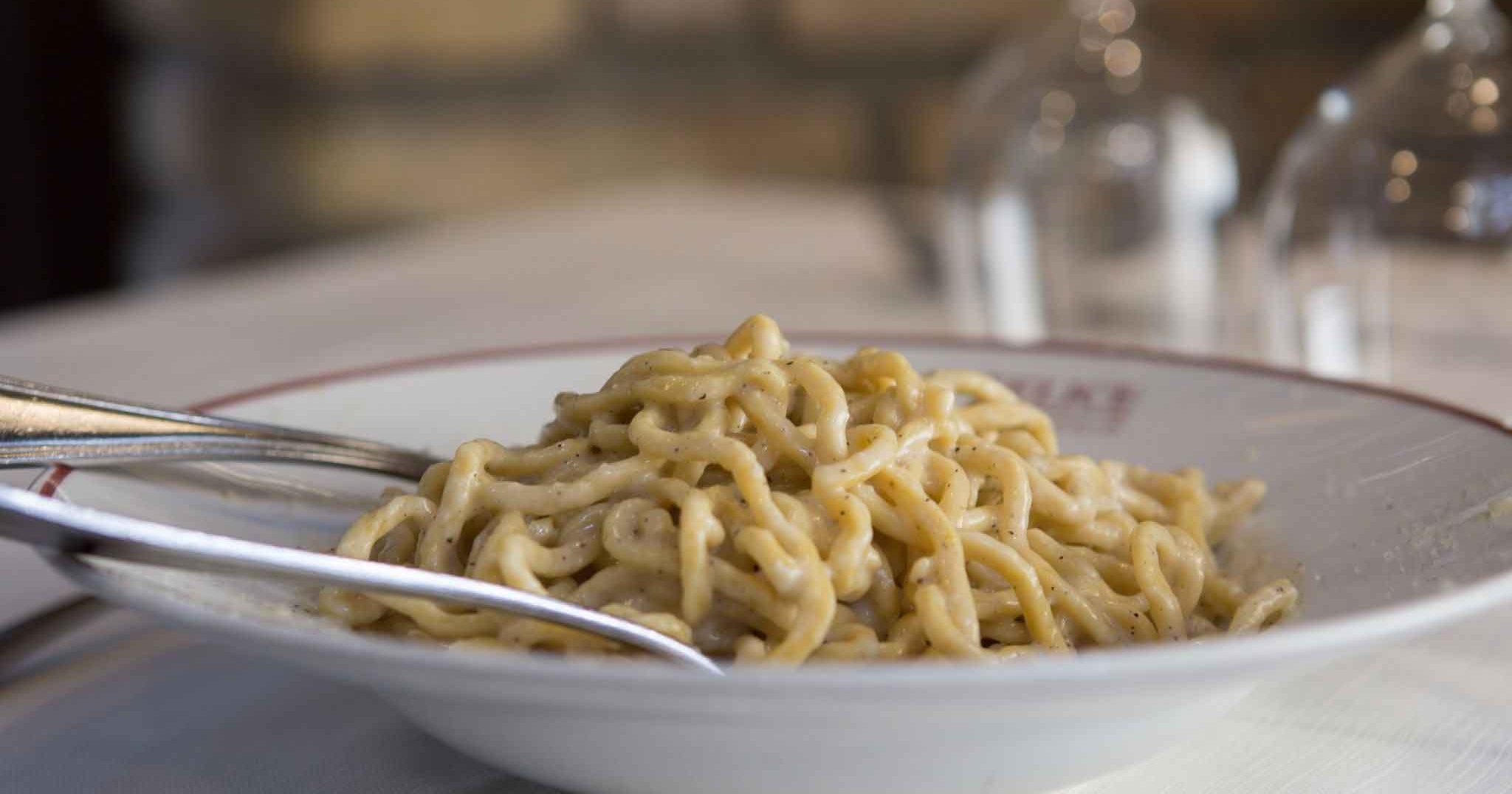 Milano. La cacio e pepe di Felice a Testaccio a tavola il 14 novembre