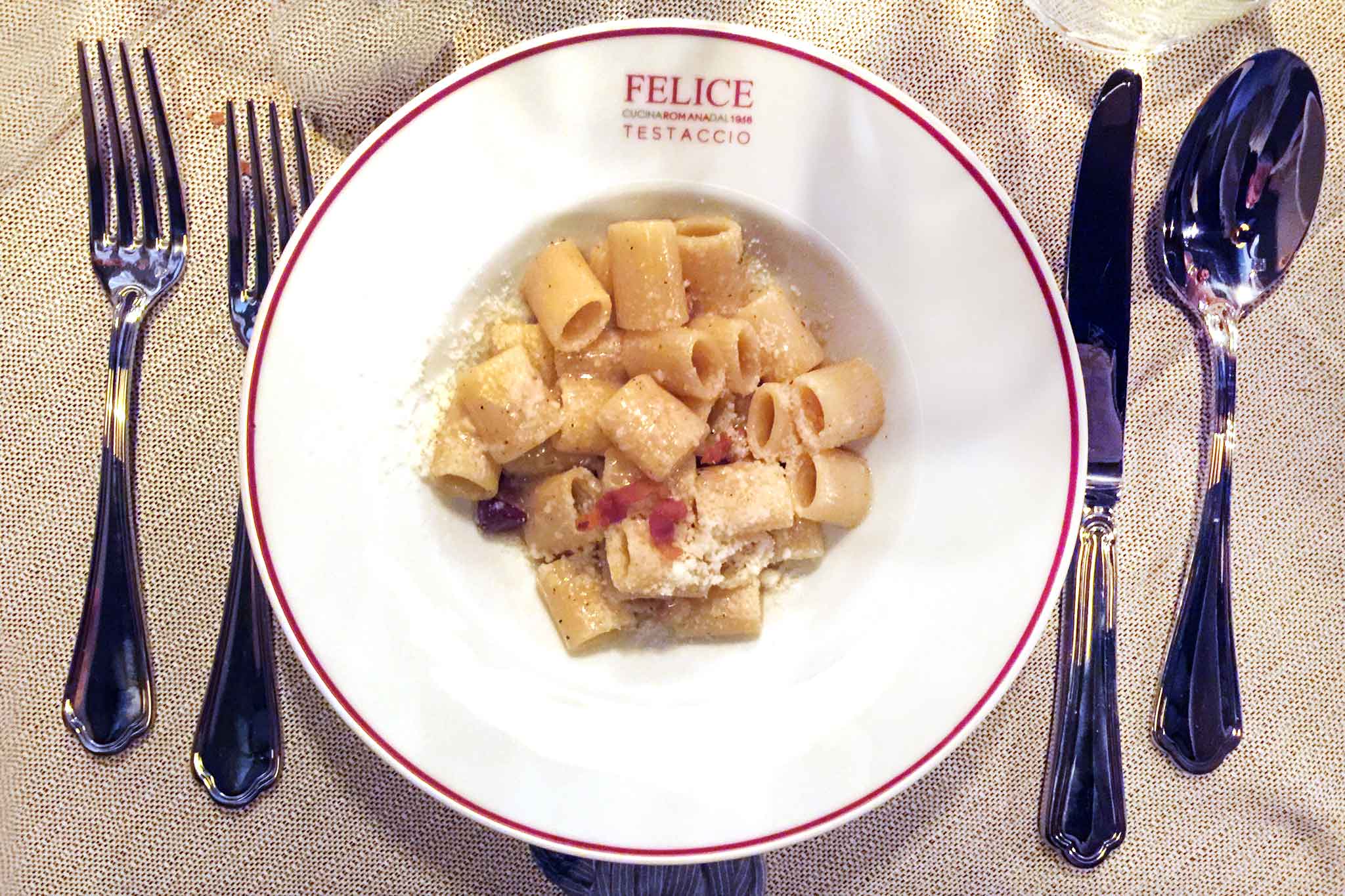 mezzi paccheri o mezzi rigatoni per la gricia