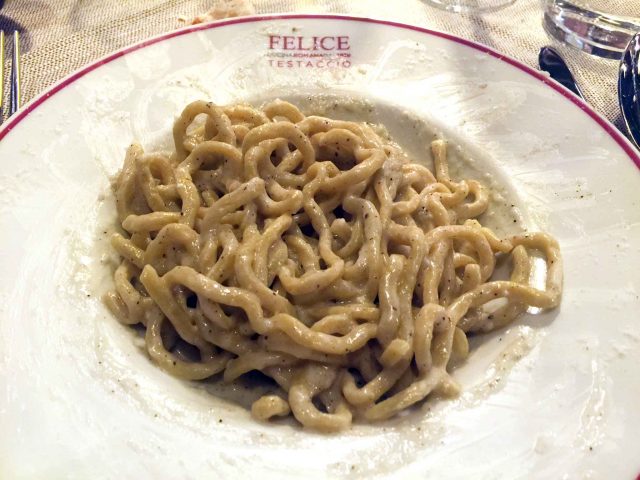 tonnarelli cacio e pepe di Felice a Testaccio