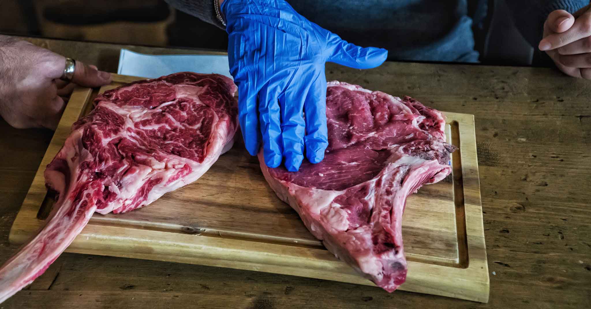 Firenze. Pranzo stampa al buio per scegliere la migliore bistecca tra Fiorentina e Tomahawk