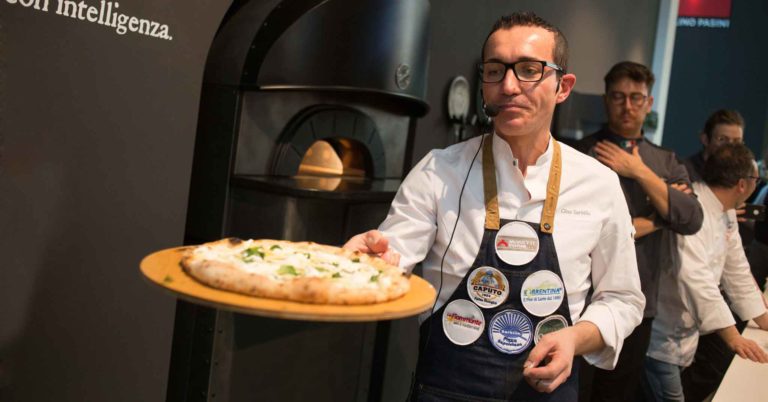 La pizza ai 4 Fior di latte di Gino Sorbillo che è diventata la star del Sigep