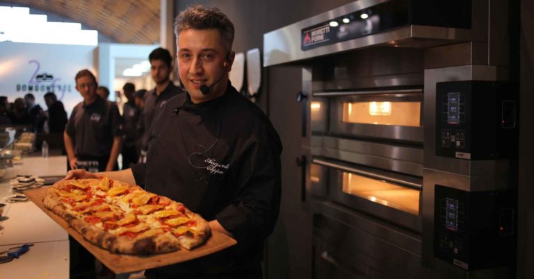 Pizza. La ricetta di Alessandro Coppari di Mezzometro a Senigallia