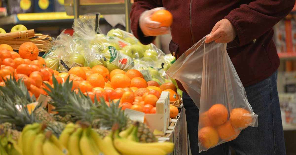 Di cosa parliamo quando protestiamo per i sacchetti dell&#8217;ortofrutta a pagamento