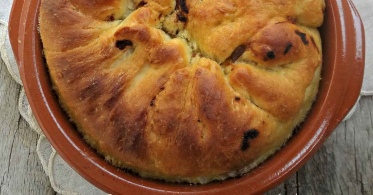 Bari. La disfida del calzone di cipolla ha la sua ricetta perfetta