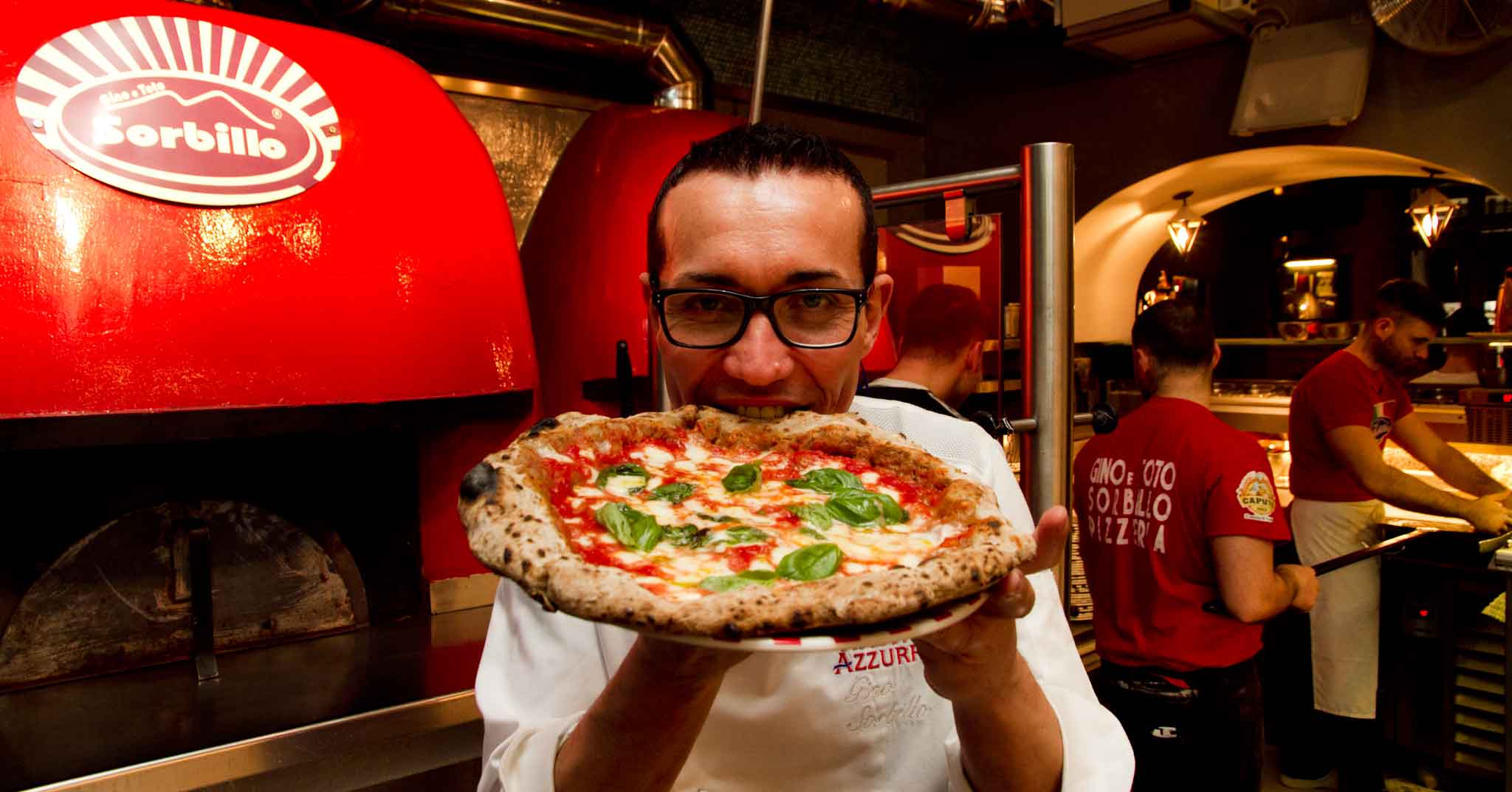 Gino Sorbillo mette in menu la pizza Cracco ai Tribunali a 16 €