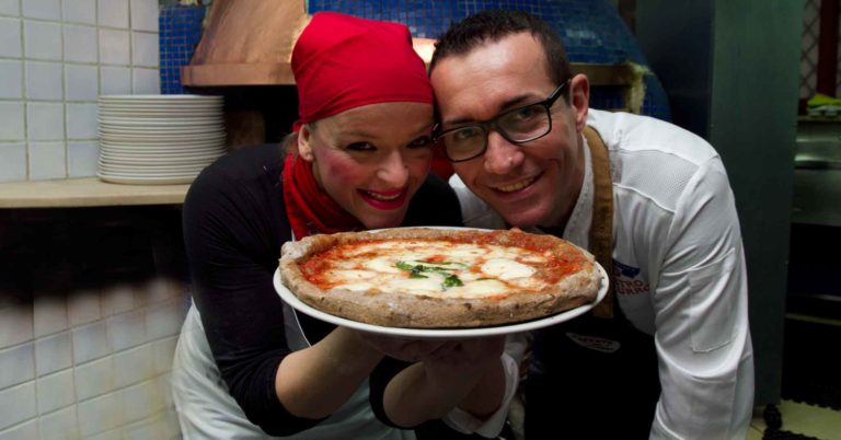 La pizza Cracco di Teresa Iorio e Gino Sorbillo in menu al Porto di Napoli