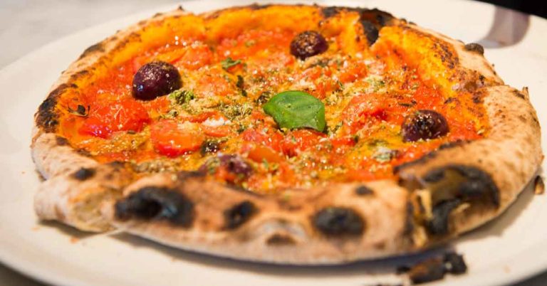 Sardasalata: la pizza più siciliana della Sicilia la mangiate a Licata