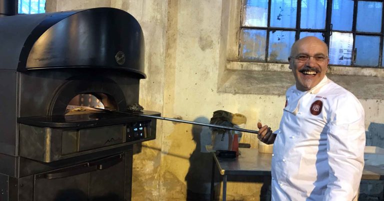 Città della Pizza Roma. Meglio mangiare la pizza cotta nel forno a legna o nel forno elettrico?