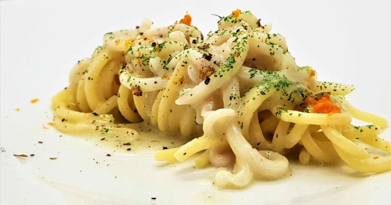 Cacio e pepe, ricetta perfetta in estate se la fai con i calamari