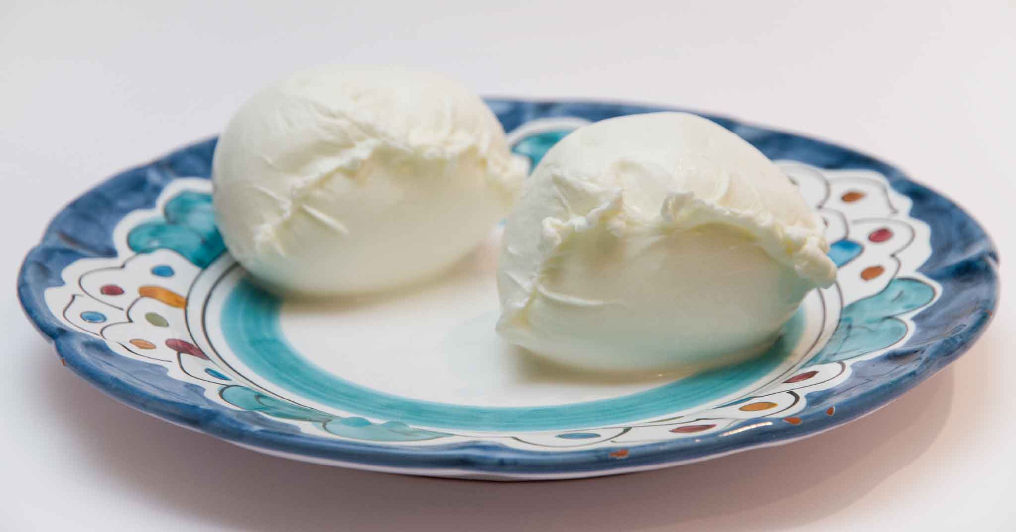 La fantastica mozzarella di bufala del più forte casaro di Paestum che ha aperto il caseificio Dea Luna