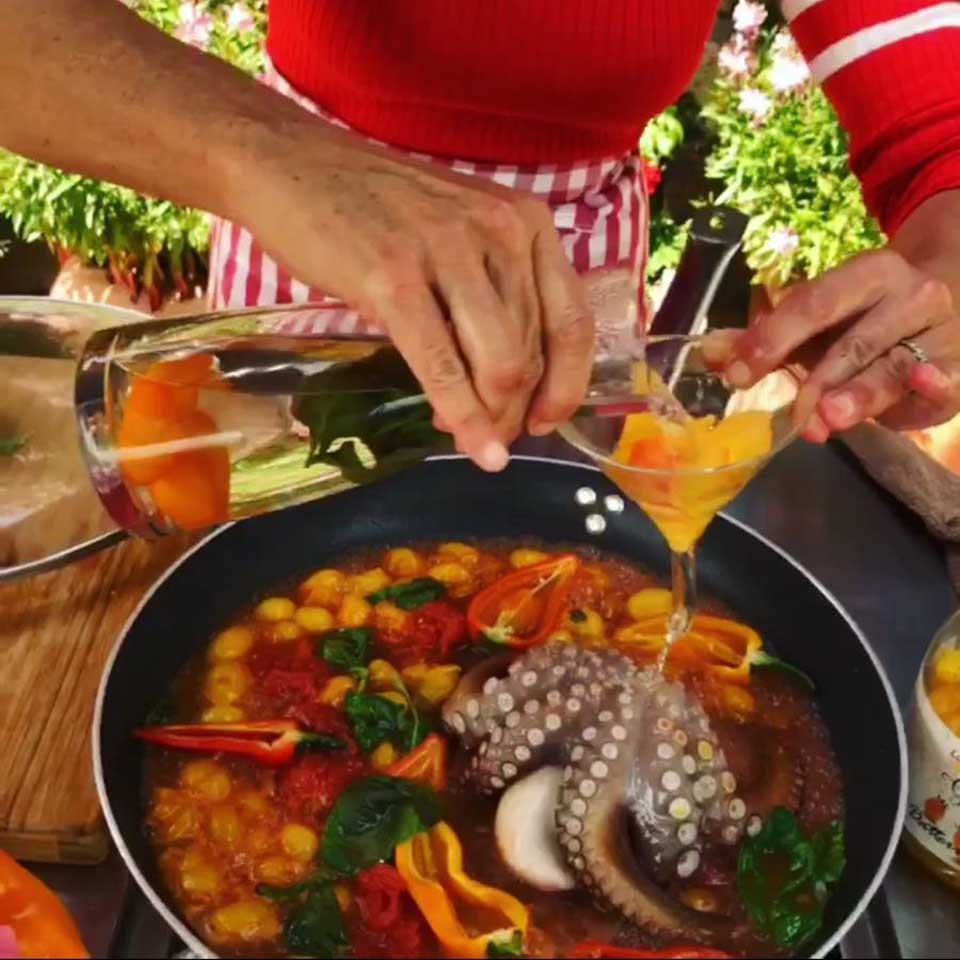 Ricette. Come arricciare il polpo in padella e cucinarlo ...