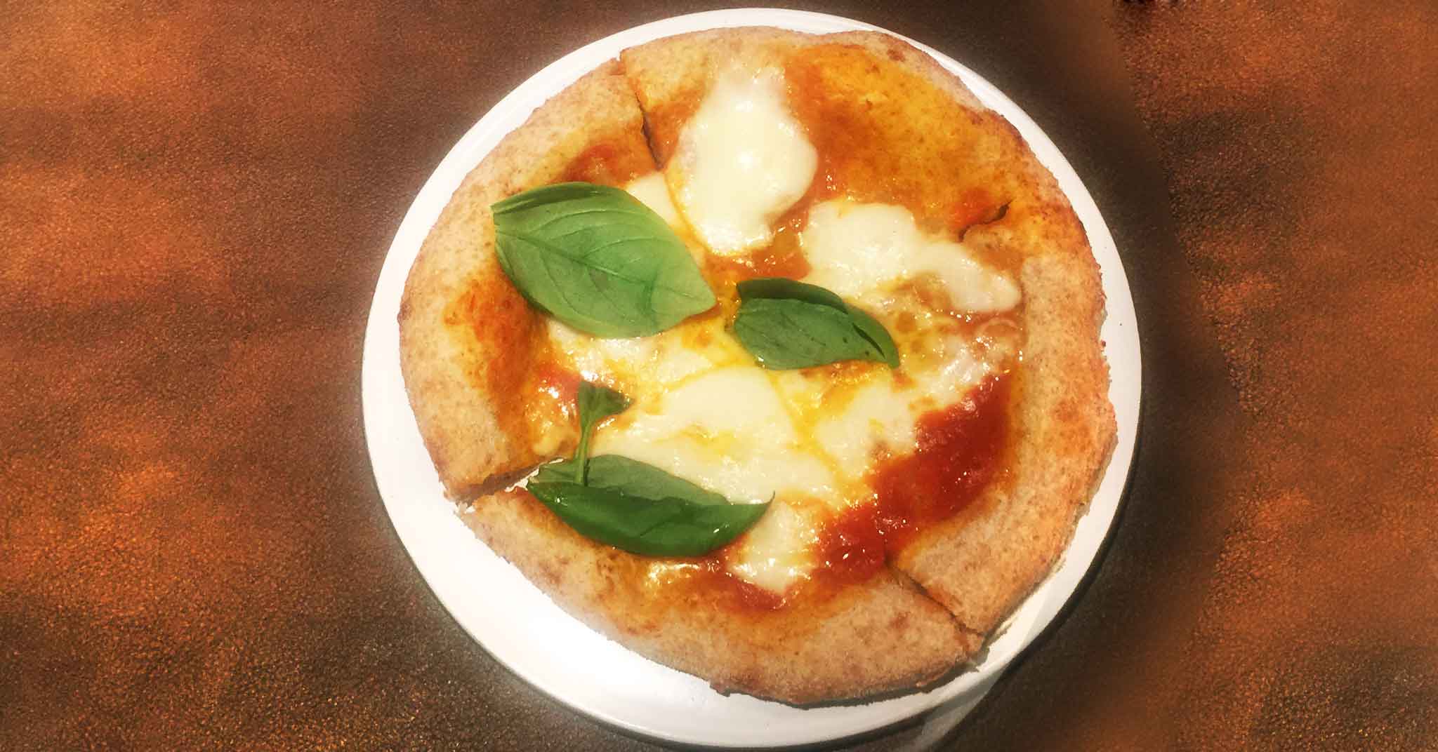 Pizza. La margherita di Enrico Bartolini nel nuovo Pandenus a Milano