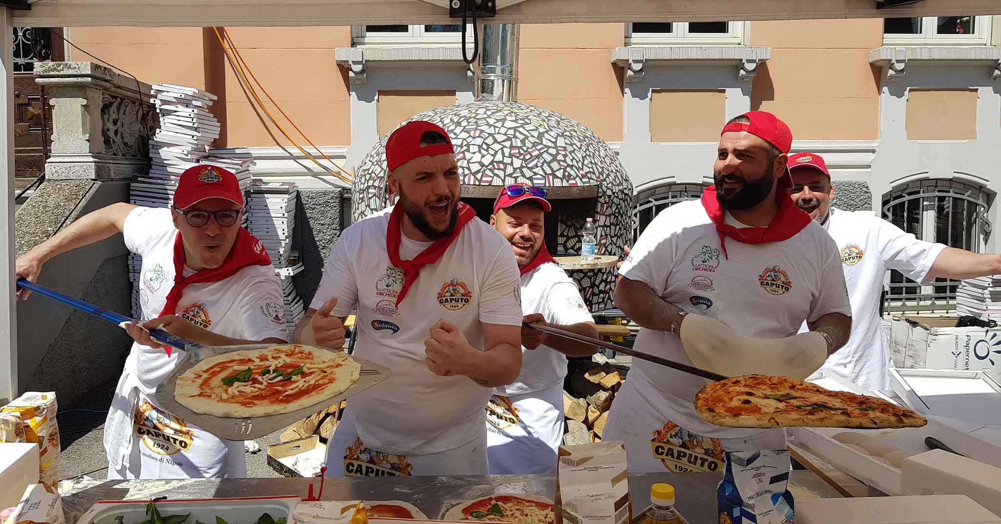 Il Gruppo Piccola Napoli conquista il record mondiale con 10.170 pizze sfornate in meno di 24 ore