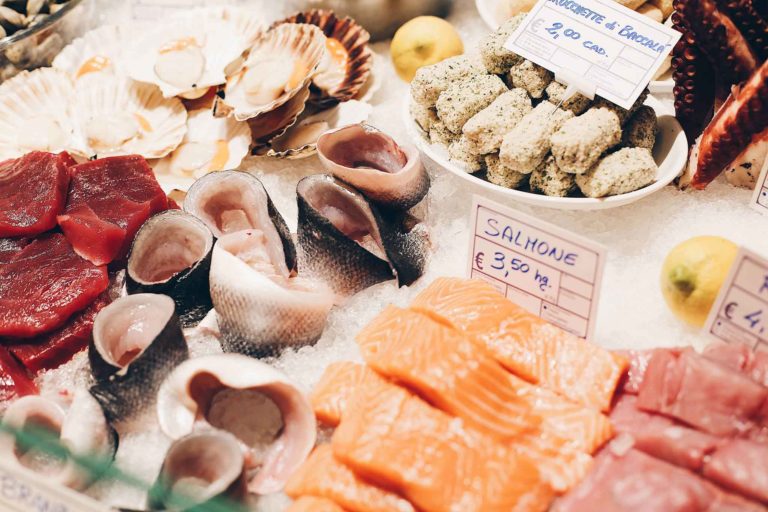 Milano. Al Mercato del Suffragio aprono una nuova pescheria e una macelleria