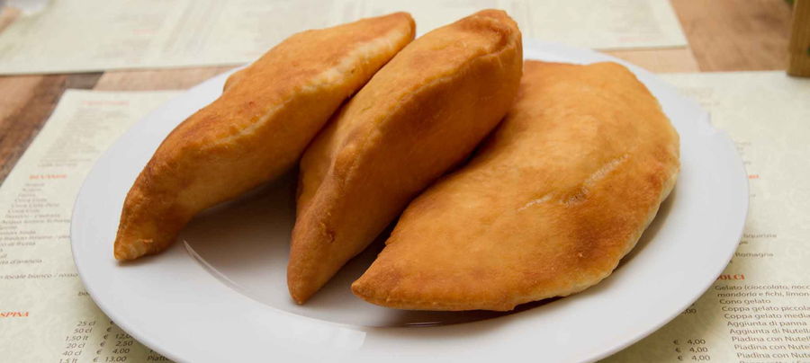 Puglia. Perché dovreste andare di corsa a mangiare i panzerotti al Tony Bar