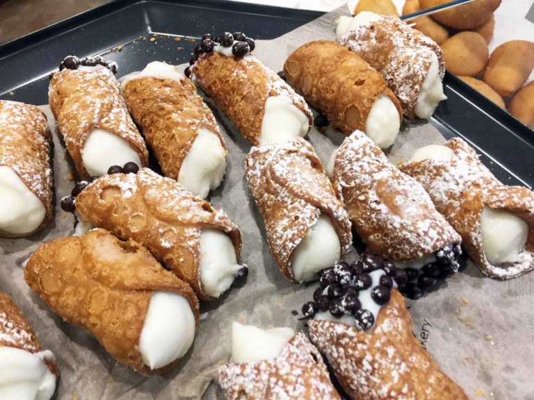 Milano. Il fantastico mondo dei cannoli siciliani e della focaccia messinese di Tommaso Cannata