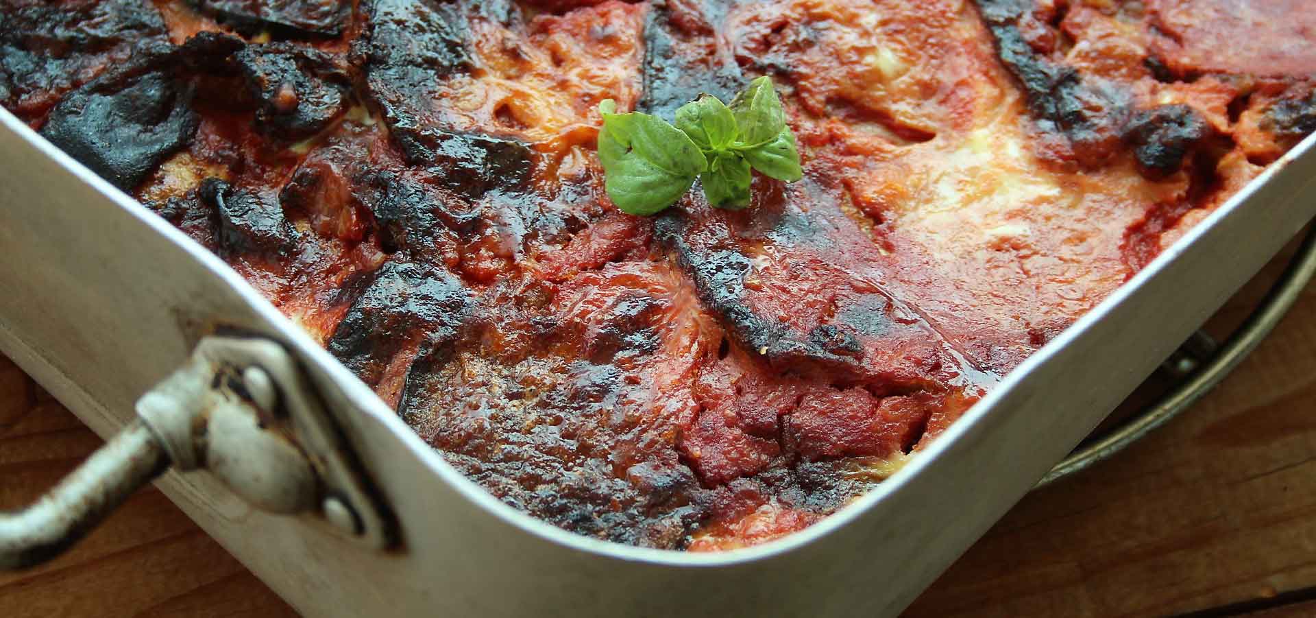 La parmigiana a casa mia si fa con le melanzane indorate e fritte