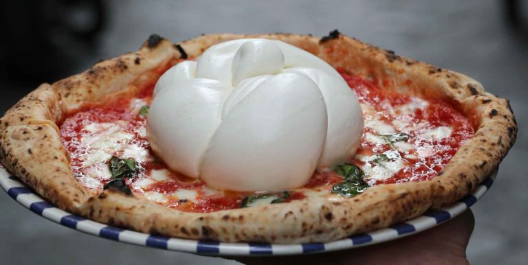 Pizza. Giuseppe Pignalosa e Valentino Tafuri: sfida fiordilatte vs mozzarella