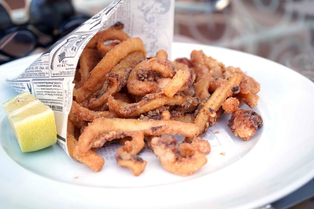 il fritto di mare che anticipa il Don Geppi e il Dry Martini