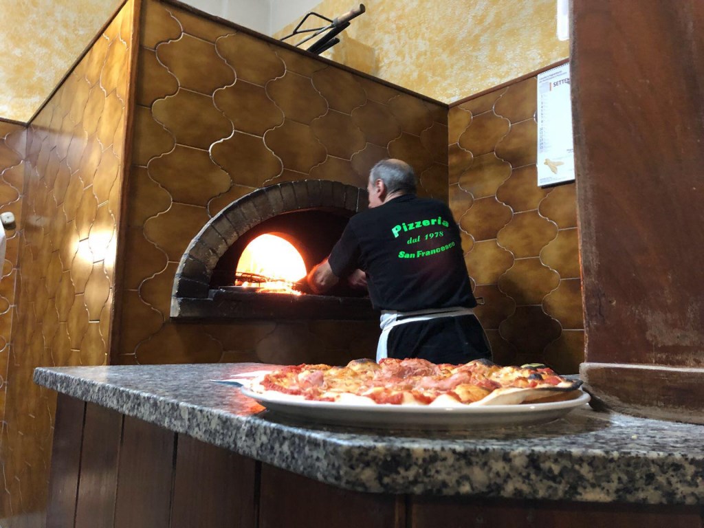 Genova. Riapre la Pizzeria San Francesco al limite della zona rossa del Ponte Morandi