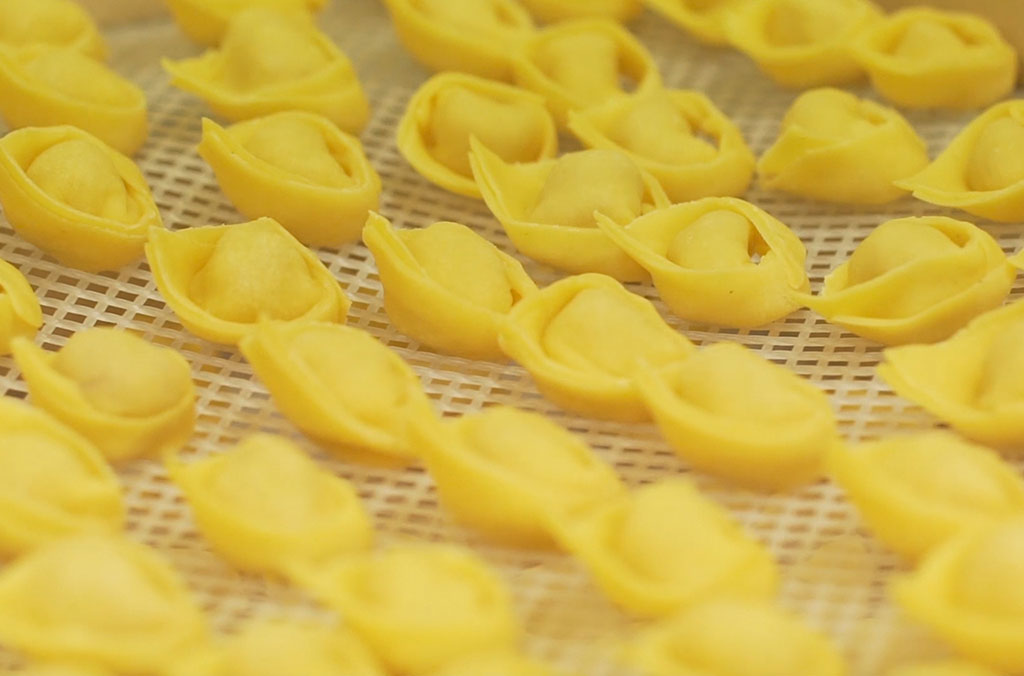 Modena. Massimo Bottura inaugura Il Tortellante