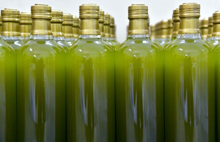 Olio extravergine falso: test del Salvagente. Qualità inferiore per 7 su 15