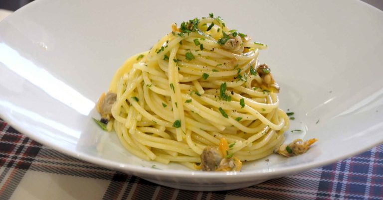 Spaghetti con le vongole: la ricetta scientifica spiegata in 5 punti