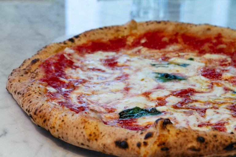 Roma. Ho mangiato la prima pizza sfornata da Sorbillo e vi dico com&#8217;è insieme a menu e prezzi