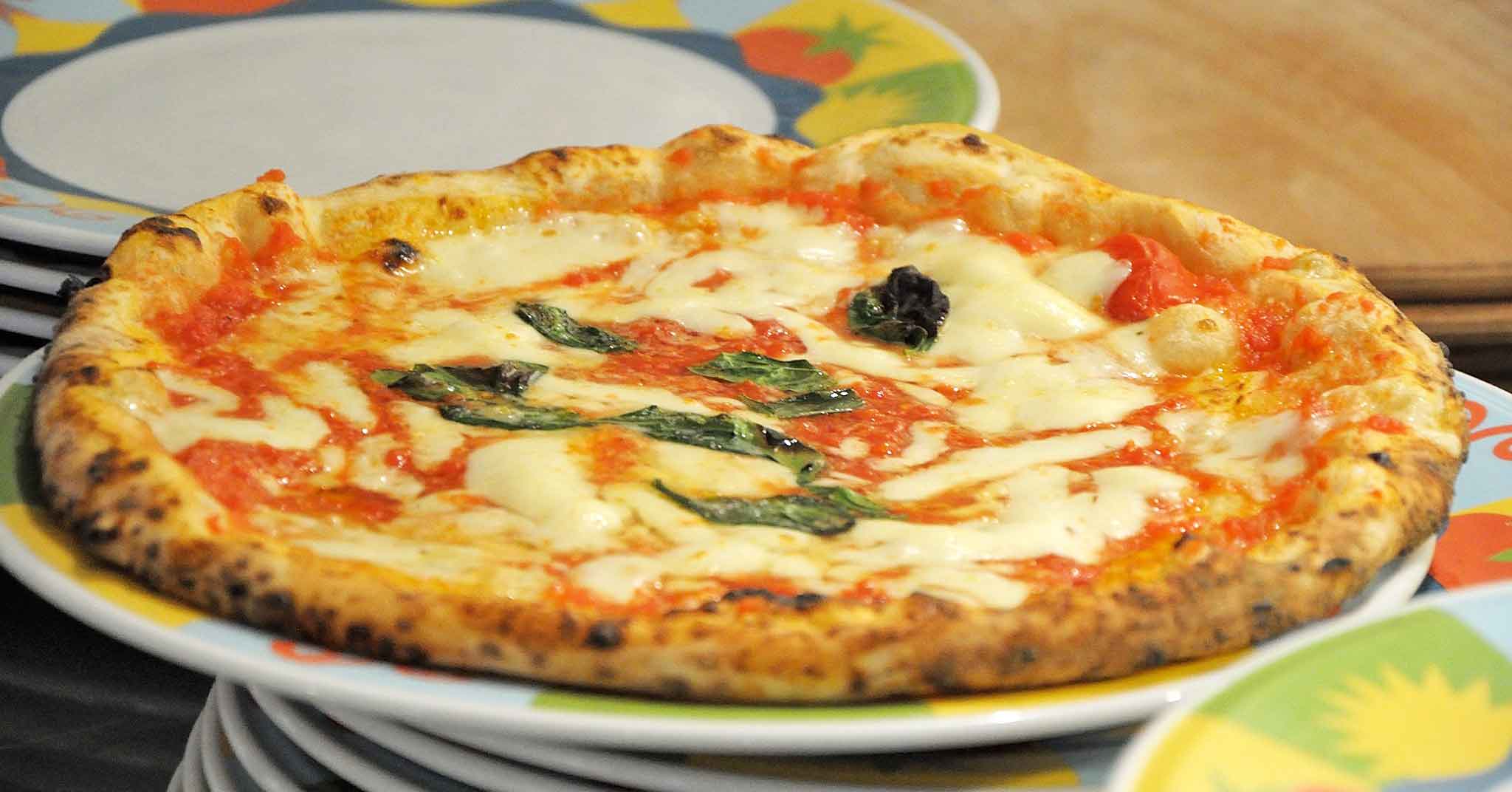 Monza. Una pizza come a Napoli grazie al pizzaiolo Luigi Maimone