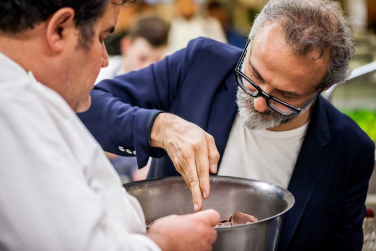 Massimo Bottura: cambiamo il nuovo Dpcm e chiudiamo almeno alle 23