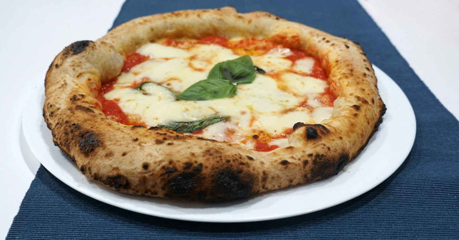 Ecco le 10 pizzerie da votare per i due stand al Napoli Pizza Village