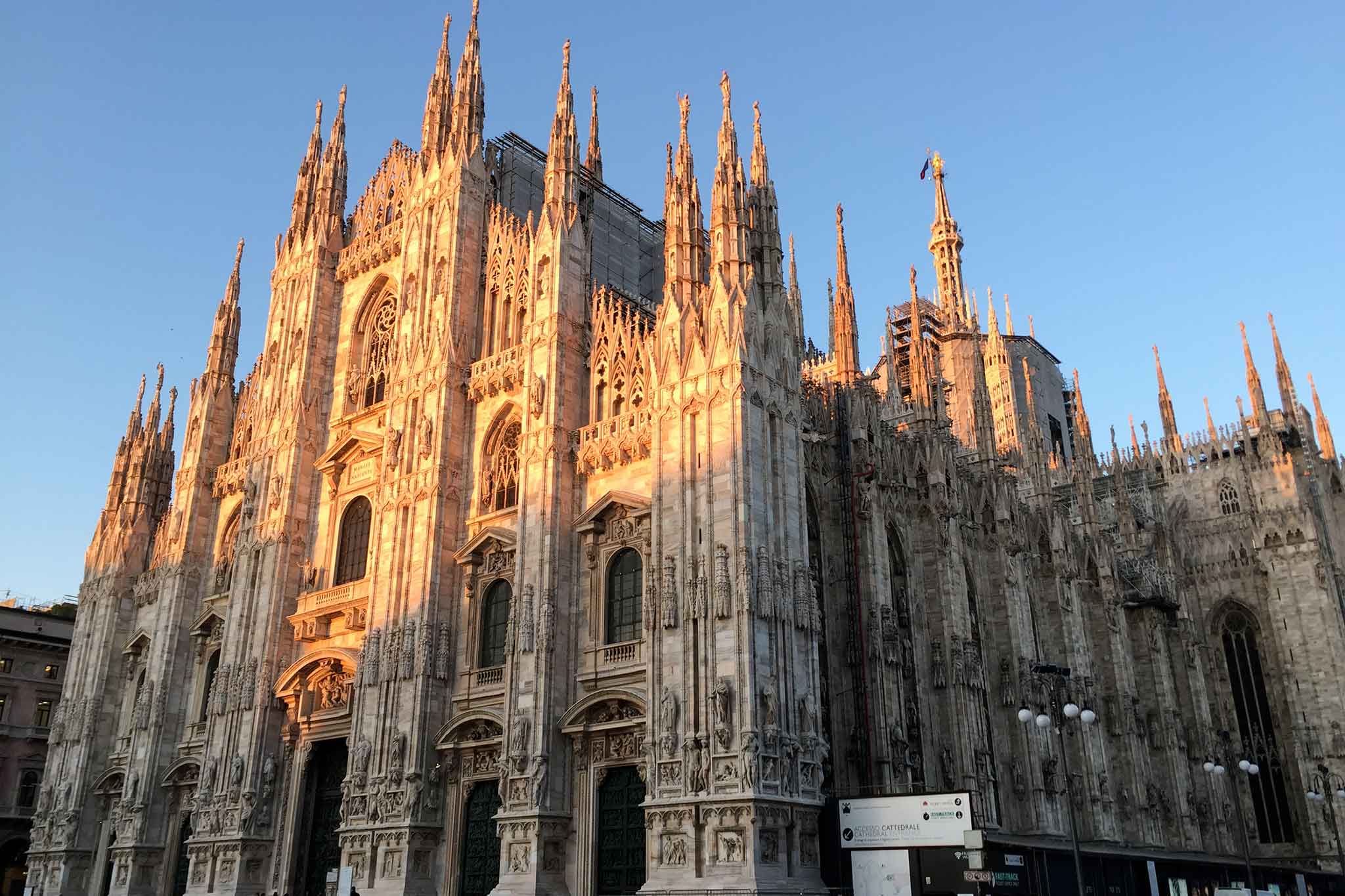 Milano. Trasformazioni, chiusure e nuove aperture a caldo