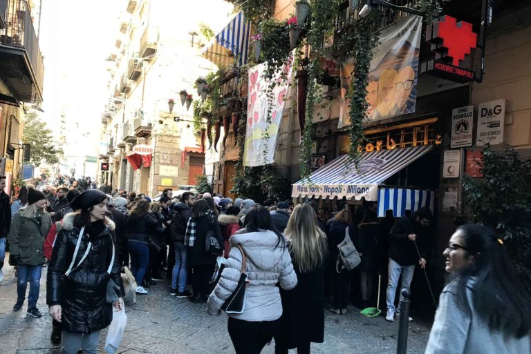 La verità sulla bomba alla pizzeria di Gino Sorbillo ai Tribunali