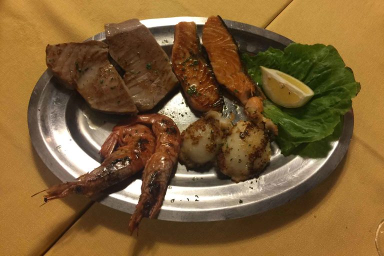 Trattoria economica a Milano. Cena di pesce a prezzo fisso alla Fornasetta