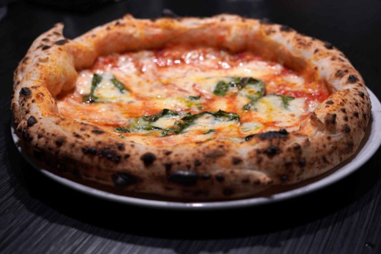 Le 10 regole che fanno della pizza canotto una vera pizza contemporanea