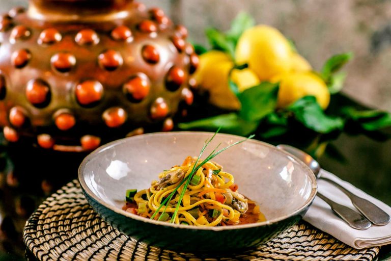 Insalata di spaghetti al pomodoro fresco, la ricetta di Bruno Barbieri